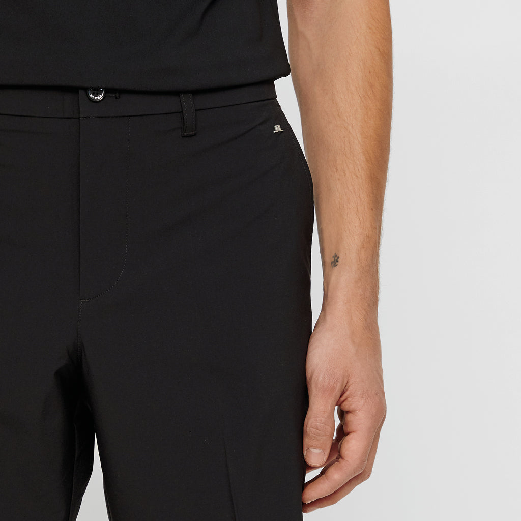 GreenRabbit Golf, J. Lindeberg, M Eloy Tapered Micro Stretch Black, Shorts - GreenRabbit Golf GOLFFASHION & LIFESTYLE